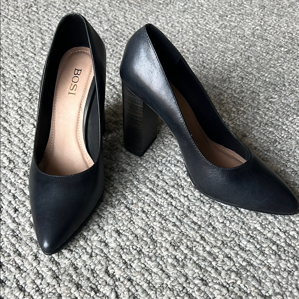 Bosi Dark Blue Leather Block Heel Pumps – Size 6